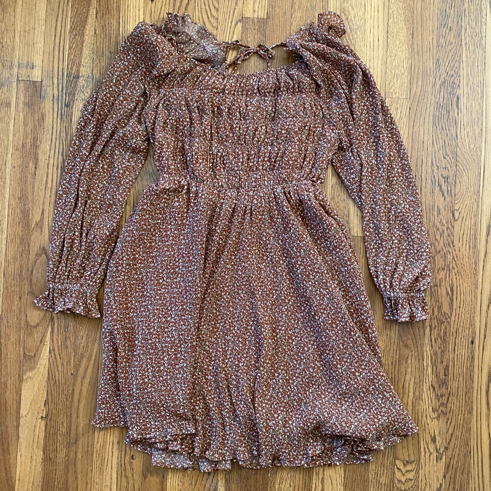Kori floral dress. Mini with long sleeves and tie back. Size L